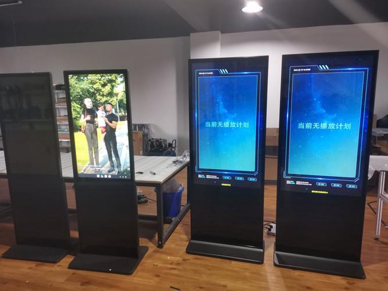 户外广告机在现代都市中的风采